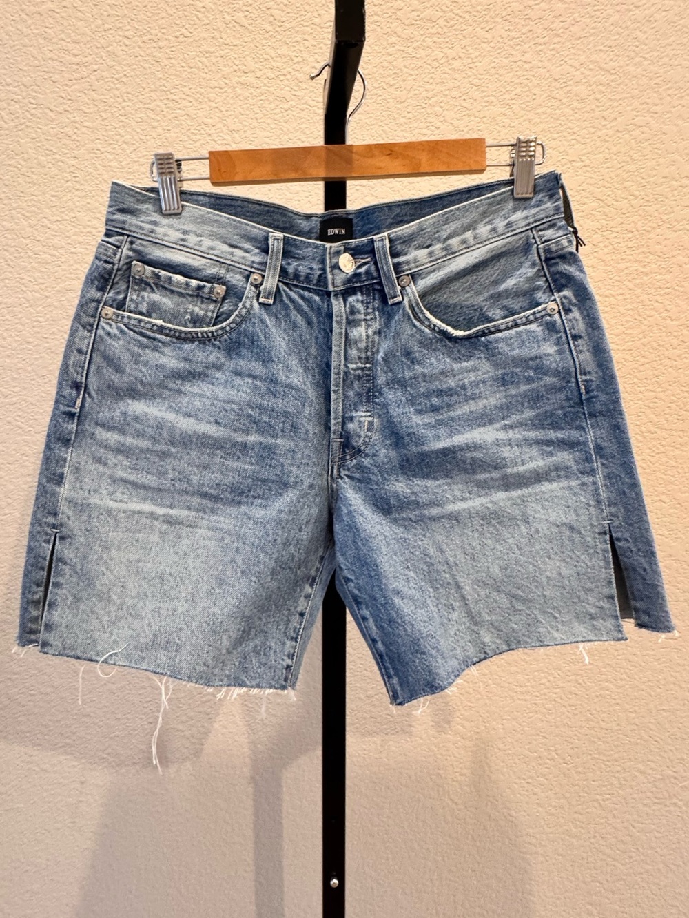 NWT Edwin Light Wash Mid-Rise Jean Shorts with Raw Hem - Picture 2 of 10